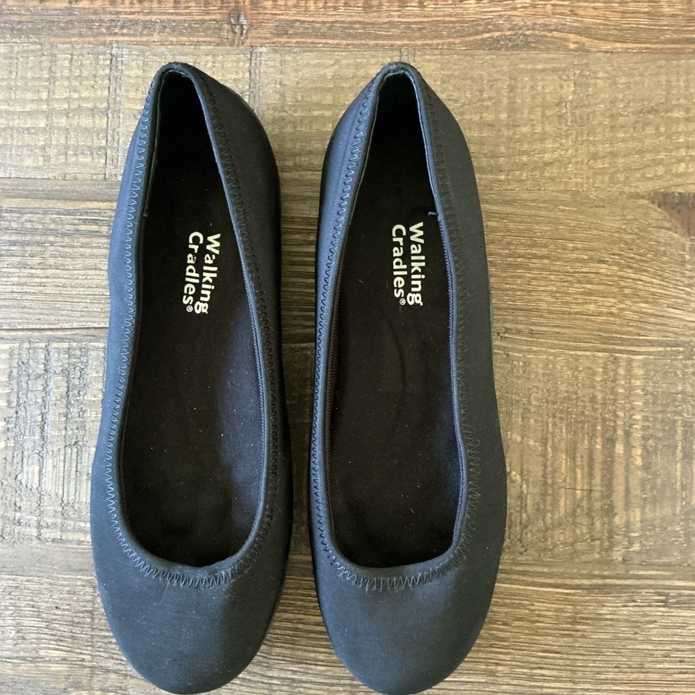 Walking Cradles Women's Classic Black Ballet Round Toe Flats - Picture 2 of 5